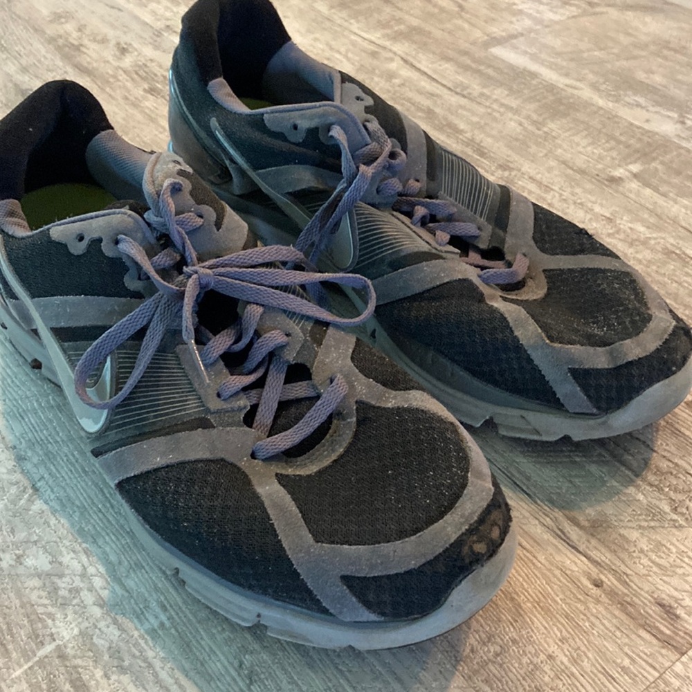Nike tennis shoes.  Still in good shape.